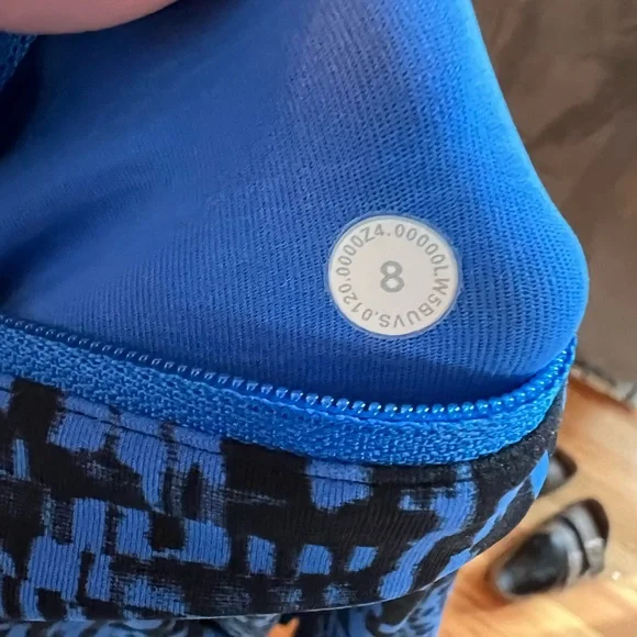 Limited edition size 8 lululemon leggings - Picture 3 of 3